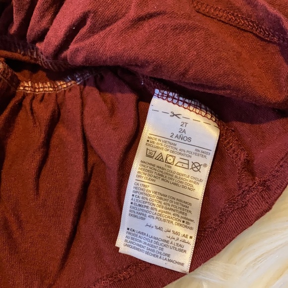 Blouse for your little girls color burgundy  from Old Navy perfect for 2T 😍❤️ - Picture 6 of 7